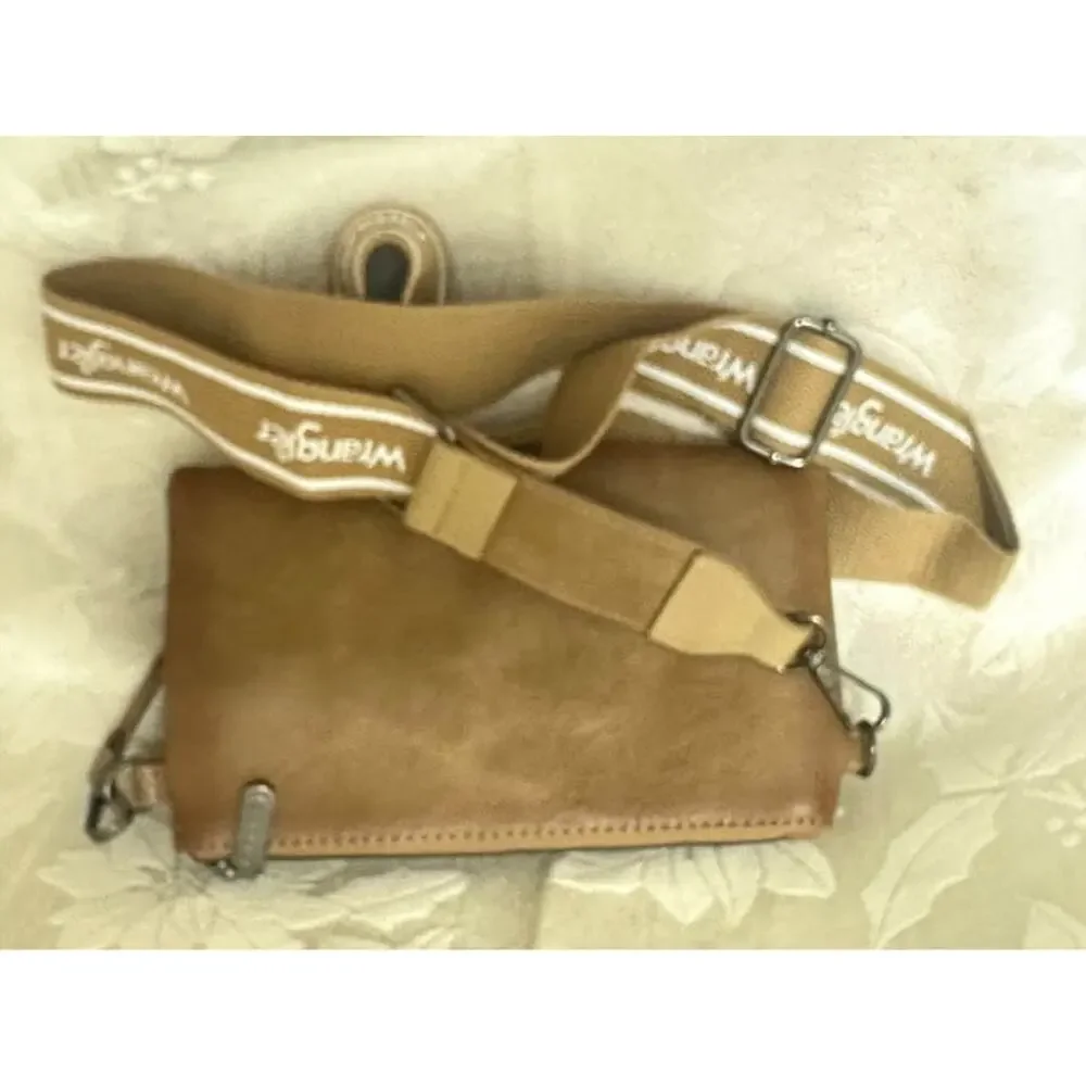 Wrangler Crossbody Bag. B183-4035